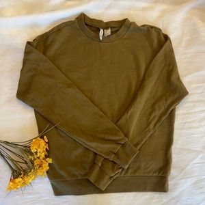 Small H&M Divided Olive Green/Brown Crewneck